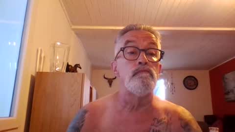 Snapshot of grybear60 chatting on June 22, 6:32 am Grybear online show from June 22, 6:32 am