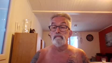 Snapshot of grybear60 chatting on July 7, 6:47 am Grybear online show from July 7, 6:47 am