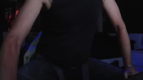 YOUNEEKWAYSTOPLEASEYOU online show from October 1, 4:35 pm