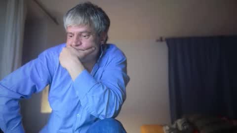 guardiannif_ online show from March 20, 11:31 pm