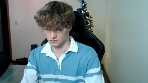 gucciboi4 online show from January 6, 10:45 pm