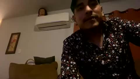 Snapshot of guerra938644 chatting on February 22, 1:33 am BulgeAddiction online show from February 22, 1:33 am