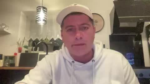 guil0 online show from October 23, 10:41 pm