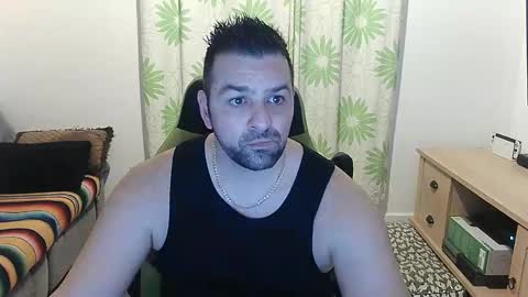 guillaume666286050 online show from February 8, 5:11 am