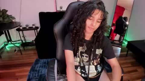 Snapshot of gummo_ chatting on February 12, 9:32 pm gummo_ online show from February 12, 9:32 pm