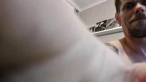 gunnarssonbenni33 online show from February 15, 9:33 pm