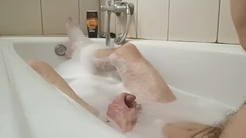 Snapshot of gunwo80 chatting on January 6, 5:06 pm gunwo80 online show from January 6, 5:06 pm