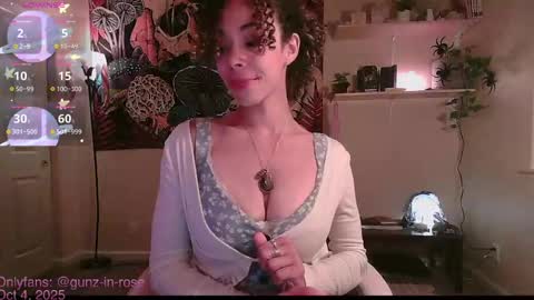 Snapshot of gunzinrose chatting on October 5, 5:28 am Kylie online show from October 5, 5:28 am