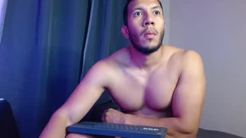 holl latino online show from January 8, 3:53 am