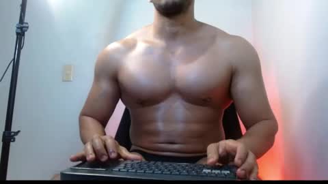 holl latino online show from May 19, 6:25 pm