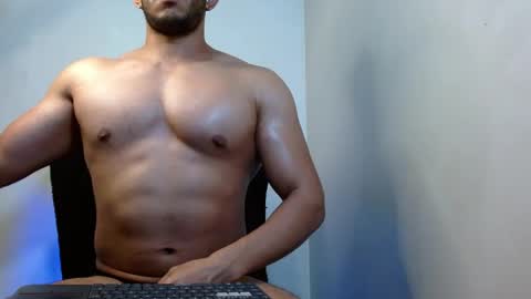 holl latino online show from May 26, 6:15 pm