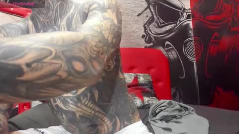 Snapshot of gury_tattoo chatting on March 23, 3:05 pm Gury online show from March 23, 3:05 pm