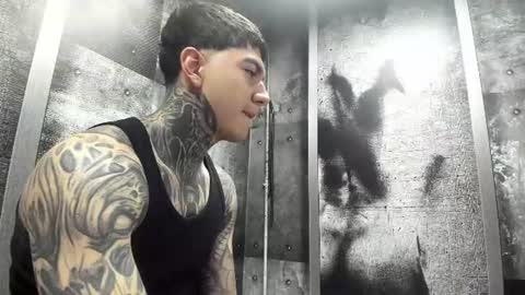 Snapshot of gury_tattoo chatting on June 22, 8:28 pm Gury online show from June 22, 8:28 pm