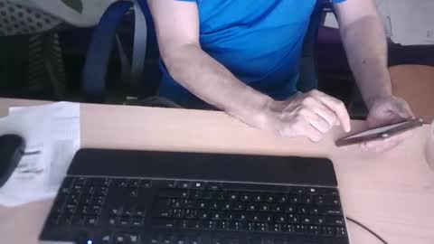 gusanito_enano online show from May 6, 3:06 pm