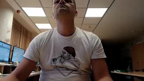 Snapshot of guschidick chatting on November 6, 11:48 pm guschidick online show from November 6, 11:48 pm