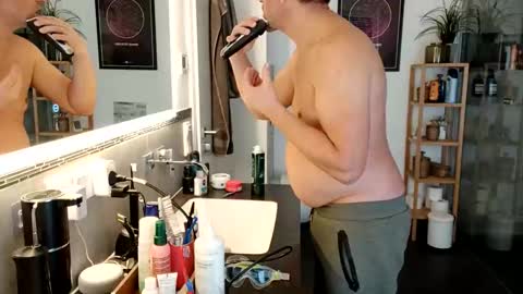 Snapshot of guschidick chatting on November 25, 11:54 am guschidick online show from November 25, 11:54 am