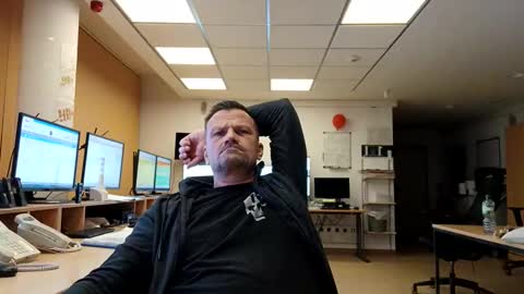 Snapshot of guschidick chatting on November 28, 11:18 pm guschidick online show from November 28, 11:18 pm