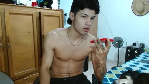 Snapshot of guts_x chatting on December 11, 1:37 am Guts online show from December 11, 1:37 am