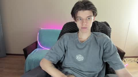 Snapshot of guy_liam1 chatting on December 22, 7:54 am guy_liam1 online show from December 22, 7:54 am