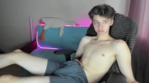 Snapshot of guy_liam1 chatting on October 13, 1:44 pm guy_liam1 online show from October 13, 1:44 pm