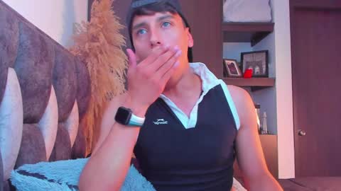 Snapshot of guy_twinks chatting on January 4, 11:06 pm Gabriel online show from January 4, 11:06 pm