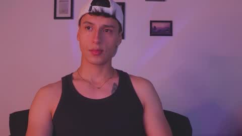 Snapshot of guy_twinks chatting on January 15, 6:18 am Gabriel online show from January 15, 6:18 am