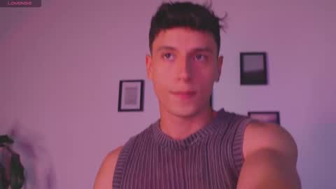 Snapshot of guy_twinks chatting on February 26, 5:06 am Gabriel online show from February 26, 5:06 am