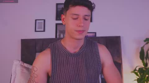 Snapshot of guy_twinks chatting on May 12, 4:53 am Gabriel online show from May 12, 4:53 am