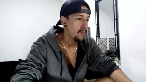 Snapshot of guykarim chatting on December 5, 7:05 am karim online show from December 5, 7:05 am