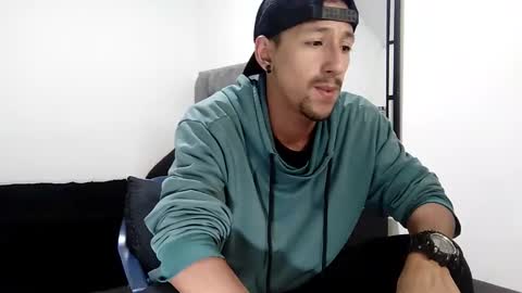 Snapshot of guykarim chatting on January 23, 10:22 am karim online show from January 23, 10:22 am