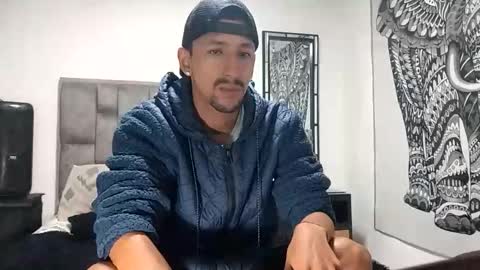 Snapshot of guykarim chatting on January 9, 3:09 am karim online show from January 9, 3:09 am