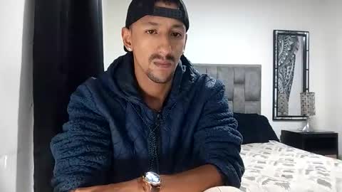 Snapshot of guykarim chatting on February 2, 5:28 am karim online show from February 2, 5:28 am