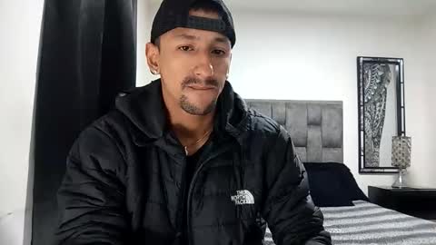 Snapshot of guykarim chatting on February 10, 7:56 am karim online show from February 10, 7:56 am