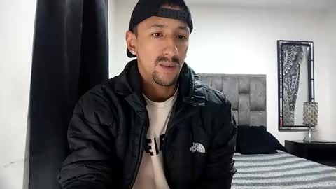 Snapshot of guykarim chatting on February 11, 10:42 am karim online show from February 11, 10:42 am