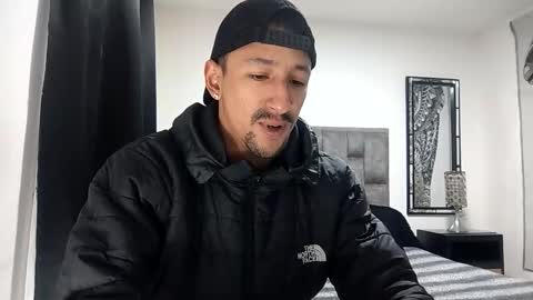 Snapshot of guykarim chatting on February 12, 11:38 am karim online show from February 12, 11:38 am