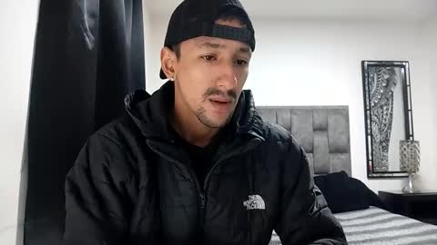 Snapshot of guykarim chatting on February 20, 10:27 am karim online show from February 20, 10:27 am