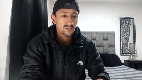Snapshot of guykarim chatting on February 23, 8:55 am karim online show from February 23, 8:55 am