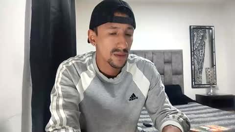 Snapshot of guykarim chatting on March 28, 12:27 pm karim online show from March 28, 12:27 pm