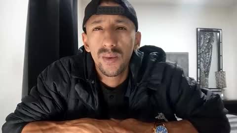 Snapshot of guykarim chatting on April 10, 12:16 am karim online show from April 10, 12:16 am