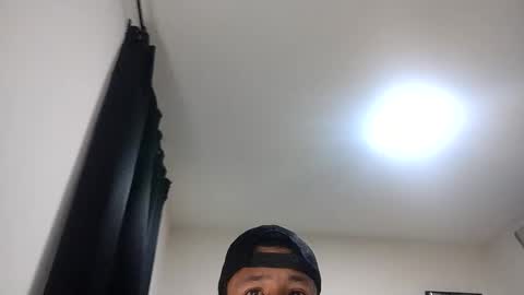 Snapshot of guykarim chatting on May 3, 2:17 am karim online show from May 3, 2:17 am