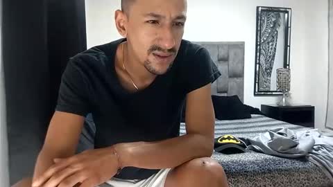 Snapshot of guykarim chatting on May 9, 4:17 am karim online show from May 9, 4:17 am