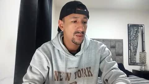 Snapshot of guykarim chatting on May 14, 11:17 am karim online show from May 14, 11:17 am