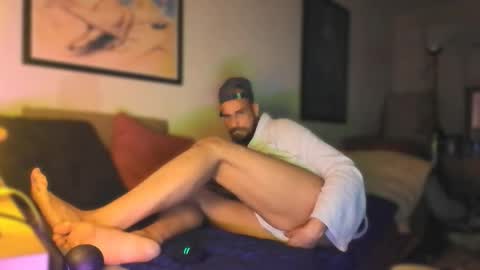 guyst049 online show from March 6, 2:52 am