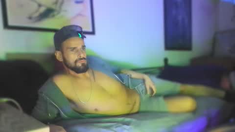 guyst049 online show from March 13, 11:50 am