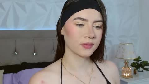 Gwen Drew online show from November 16, 1:06 pm