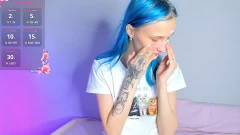 Snapshot of gwencase chatting on July 25, 8:50 pm Gwan online show from July 25, 8:50 pm