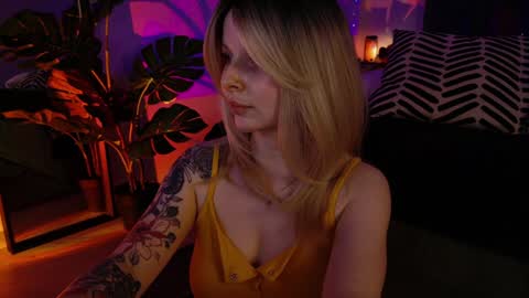 gwenhilton online show from January 25, 9:04 am