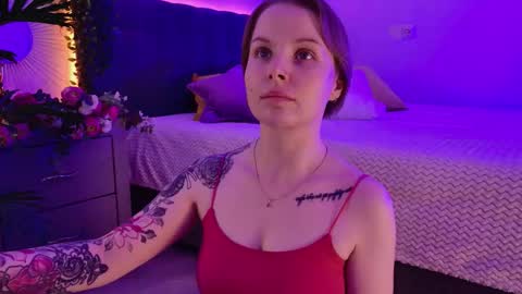 gwenhilton online show from October 7, 6:10 am