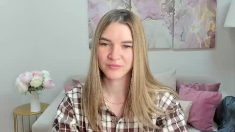 Snapshot of gwensmitt chatting on June 11, 10:19 pm gwensmitt online show from June 11, 10:19 pm