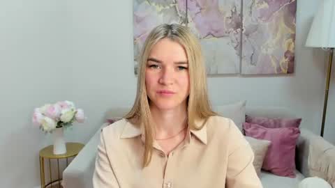 Snapshot of gwensmitt chatting on July 5, 9:00 pm gwensmitt online show from July 5, 9:00 pm